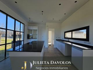 Foto 8 de Casa a la laguna en Venta 5 Ambientes San Matias con pileta