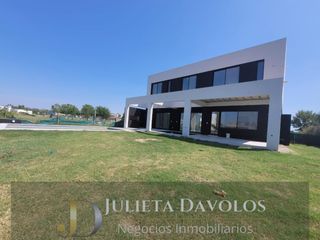 Foto 2 de Casa a la laguna en Venta 5 Ambientes San Matias con pileta
