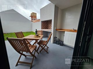 Foto 4 de Duplex a estrenar. z/ San Carlos. 2 dormitorios y escritorio. Impecable. Amoblado
