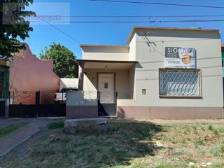 Foto 1 de Casa en  en venta en calle 5 e/ 78 y 79 La Plata