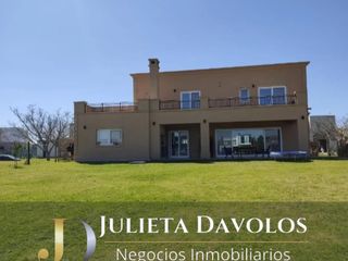 Foto 3 de Casa a la laguna en Venta 9 Ambientes El Canton Barrio Islas-Escobar-Maschwitz