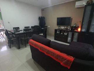 Foto 4 de Venta casa 3 ambientes con jardín, cochera y fondo libre en Quilmes (30758)