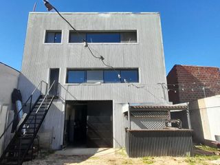 Foto 2 de Depósito en  venta  Unico en la Zona