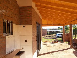 Foto 6 de Se Vende Terreno con Casa a Estrenar en Capiovi, Misiones