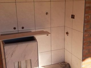 Foto 2 de Se Vende Terreno con Casa a Estrenar en Capiovi, Misiones