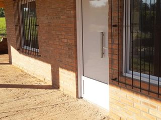 Foto 7 de Se Vende Terreno con Casa a Estrenar en Capiovi, Misiones