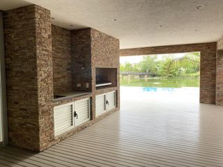 Foto 8 de Casa en alquiler anual en Santa Barbara, con 4 dormitorios a la laguna