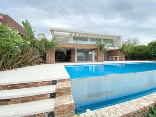 Foto 3 de Casa en alquiler anual en Santa Barbara, con 4 dormitorios a la laguna