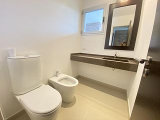 Foto 20 de Casa en alquiler anual en Santa Barbara, con 4 dormitorios a la laguna