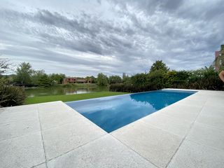 Foto 5 de Casa en alquiler anual en Santa Barbara, con 4 dormitorios a la laguna