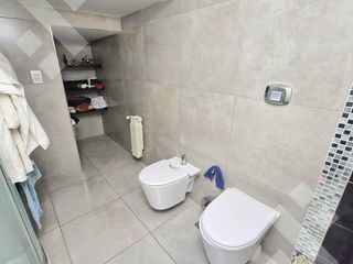 Foto 19 de VENTA CASA DE 4 DORMITORIOS CON PILETA CLIMATIZADA EN VILLA REGINA