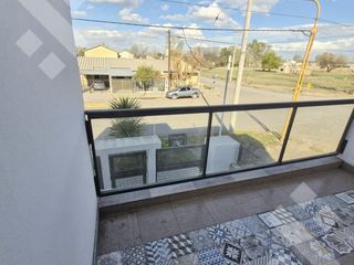 Foto 24 de VENTA CASA DE 4 DORMITORIOS CON PILETA CLIMATIZADA EN VILLA REGINA