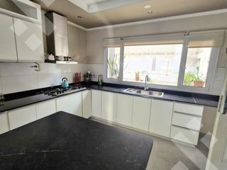 Foto 6 de VENTA CASA DE 4 DORMITORIOS CON PILETA CLIMATIZADA EN VILLA REGINA