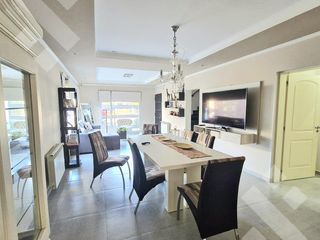 Foto 5 de VENTA CASA DE 4 DORMITORIOS CON PILETA CLIMATIZADA EN VILLA REGINA