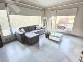 Foto 2 de VENTA CASA DE 4 DORMITORIOS CON PILETA CLIMATIZADA EN VILLA REGINA