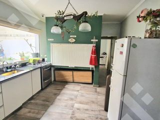 Foto 12 de VENTA CASA DE 4 DORMITORIOS CON PILETA CLIMATIZADA EN VILLA REGINA