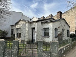 Foto 1 de Casa ideal uso comercial sobre Avenida Calchaqui