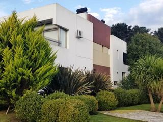 Foto 25 de Venta importante casa  Barrio privado  Rumenco!