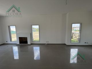 Foto 4 de Casa - interna - San Ramon - Lote 15 - Pilar del Este - CON RENTA.