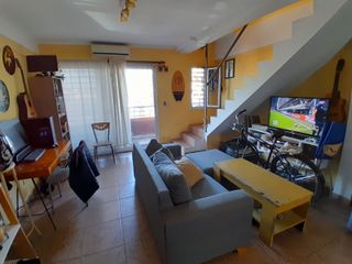 Foto 1 de Duplex a 1 cuadra de Av. La Plata