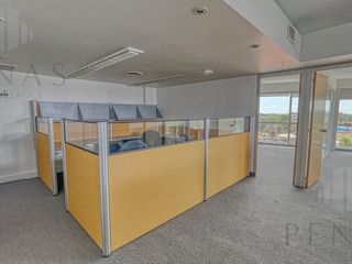 Foto 8 de IMPECABLE OFICINA 215 m2 AMUEBLADA EN NUÑEZ  - 2 COCHERAS