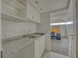 Foto 20 de IMPECABLE OFICINA 215 m2 AMUEBLADA EN NUÑEZ  - 2 COCHERAS