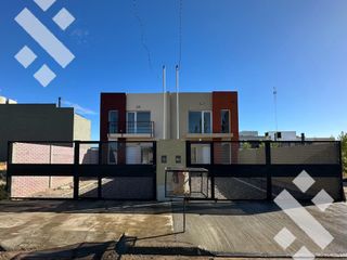 Foto 1 de VENTA, DUPLEX 2 DORMITORIOS EN ALTOS ALBERDI I, PLOTTIER.