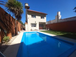 Foto 1 de Casa en lomas de zamora oeste con 3 dormitorios