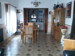 Foto 6 de Casa en venta - 3 Dormitorios 3 Baños - Cochera - 330Mts2 - Cabildo, Bahía Blanca