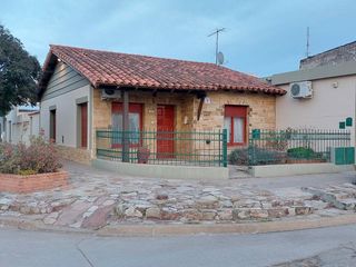 Foto 1 de Casa en venta - 3 Dormitorios 3 Baños - Cochera - 330Mts2 - Cabildo, Bahía Blanca
