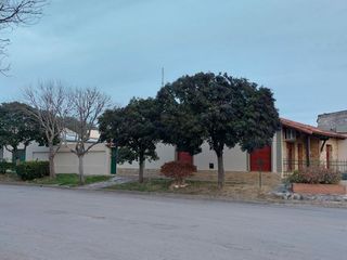 Foto 3 de Casa en venta - 3 Dormitorios 3 Baños - Cochera - 330Mts2 - Cabildo, Bahía Blanca