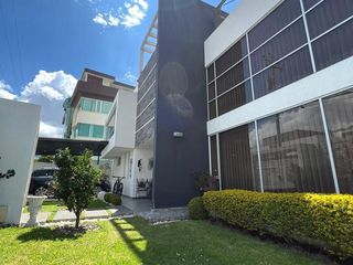 Foto 2 de Vendo casa moderna de 3 habitaciones más estudio