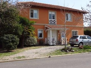 Foto 1 de CASA EN VENTA EN BARRIO ACACIAS BLANCAS - MAROTO PROPIEDADES