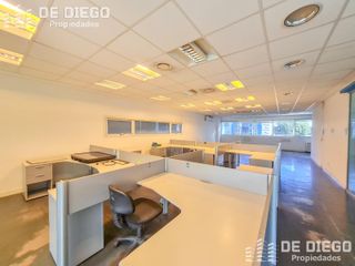 Foto 3 de Oficina de 150 m2 con 2 cocheras en alquiler, edificio con seguridad - Vicente López