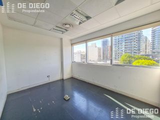 Foto 10 de Oficina de 150 m2 con 2 cocheras en alquiler, edificio con seguridad - Vicente López