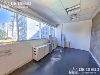 Foto 5 de Oficina de 150 m2 con 2 cocheras en alquiler, edificio con seguridad - Vicente López