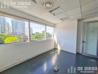 Foto 11 de Oficina de 150 m2 con 2 cocheras en alquiler, edificio con seguridad - Vicente López