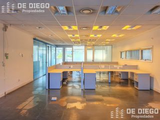 Foto 1 de Oficina de 150 m2 con 2 cocheras en alquiler, edificio con seguridad - Vicente López