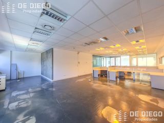 Foto 4 de Oficina de 150 m2 con 2 cocheras en alquiler, edificio con seguridad - Vicente López