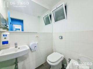 Foto 17 de Oficina de 150 m2 con 2 cocheras en alquiler, edificio con seguridad - Vicente López