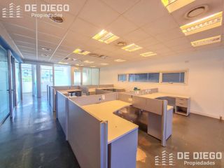 Foto 6 de Oficina de 150 m2 con 2 cocheras en alquiler, edificio con seguridad - Vicente López