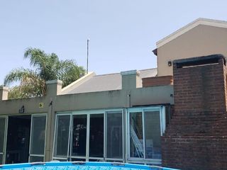 Foto 1 de Casa en venta  Barrio  Week en Loma Verde