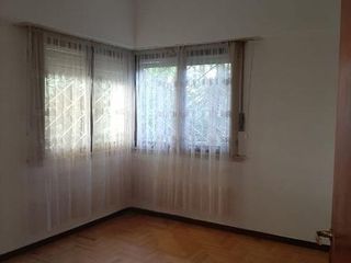Foto 5 de Chalet 4 ambientes con amplio parque.