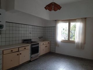 Foto 4 de Chalet 4 ambientes con amplio parque.