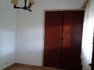 Foto 6 de Chalet 4 ambientes con amplio parque.