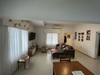 Foto 5 de Importante casa en  Boulevard Güemes.