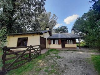 Foto 1 de Excelente casa quinta sobre lote de 6615 mts2