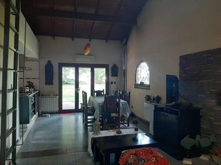 Foto 10 de Excelente casa quinta sobre lote de 6615 mts2