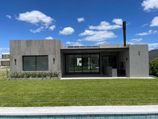 Foto 23 de Casa en venta - 3 Dormitorios 4 Baños - Cocheras - 216,50Mts2 - El Naudir, Escobar