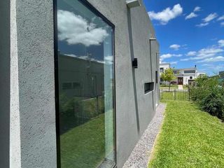 Foto 13 de Casa en venta - 3 Dormitorios 4 Baños - Cocheras - 216,50Mts2 - El Naudir, Escobar